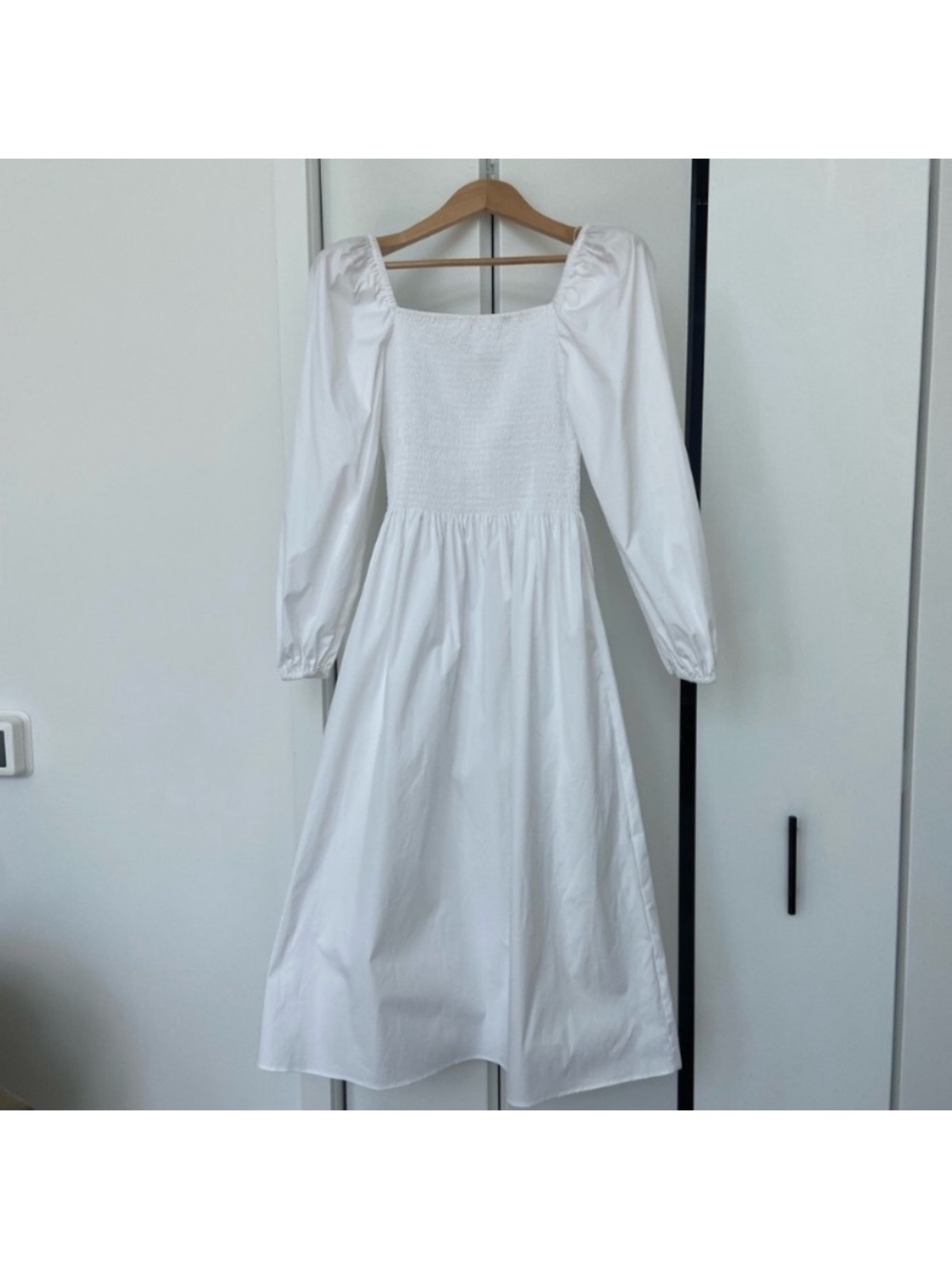 šCOS Cotton Dress 2023 Off-The-Shoulder Smocked Midi Dress - White Size 6 NWT - Picture 6 of 13